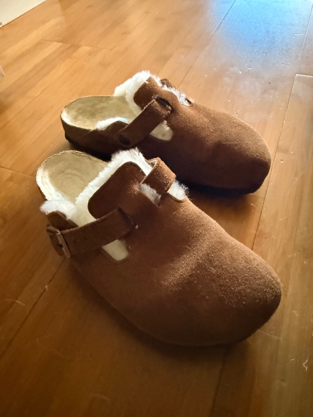Birkenstock Boston Clogs - camel suede with fur lining